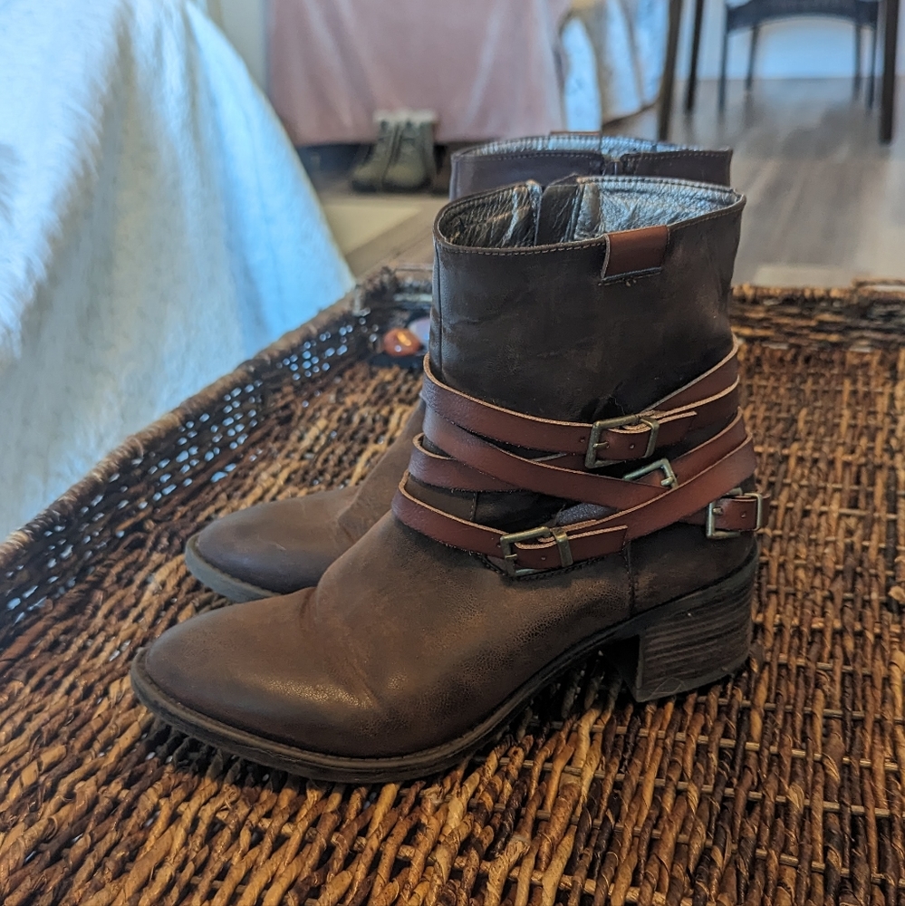LAVORAZIONE ARTIGIANA size 9 boots